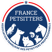 logo france petsitters : un rond bleu des dessins d'animaux en blanc : perroquet, chien, chat, caméléon, lapin et cheval.